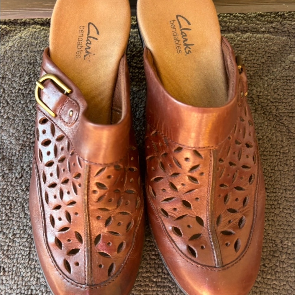 Clarks Women's Tan Leather Mules with Cut-Out Design